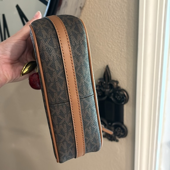 Michael Kors shoulder purse - Picture 3 of 5